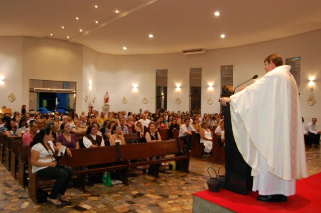 Em missa especial, Irmã Keller se despede da Diocese de Dourados