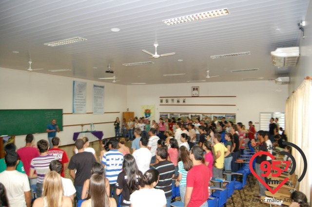 Ministério jovem RUAH realiza retiro no IPAD