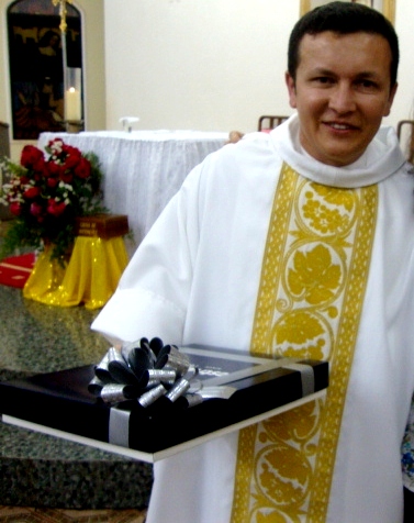 Paróquia Cristo Rei comemora aniversário do Pe. Crispim Guimarães