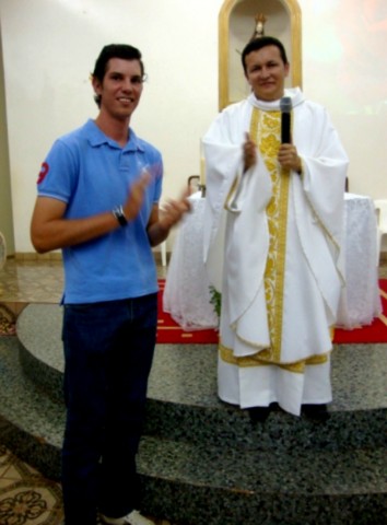 Paróquia Cristo Rei comemora aniversário do Pe. Crispim Guimarães