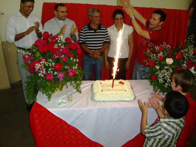Paróquia Cristo Rei comemora aniversário do Pe. Crispim Guimarães