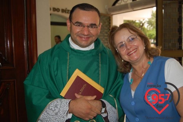 Padres Rubens e Leão Pedro celebram missa em ação de graças por aniversário