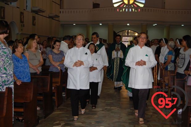 Padres Rubens e Leão Pedro celebram missa em ação de graças por aniversário