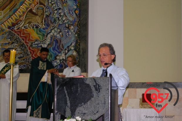 Padres Rubens e Leão Pedro celebram missa em ação de graças por aniversário