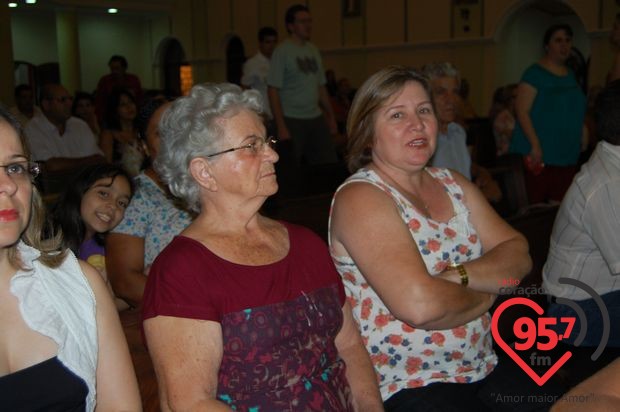 Padres Rubens e Leão Pedro celebram missa em ação de graças por aniversário