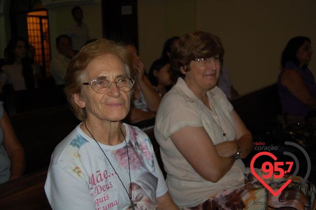 Padres Rubens e Leão Pedro celebram missa em ação de graças por aniversário