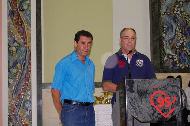 Padres Rubens e Leão Pedro celebram missa em ação de graças por aniversário
