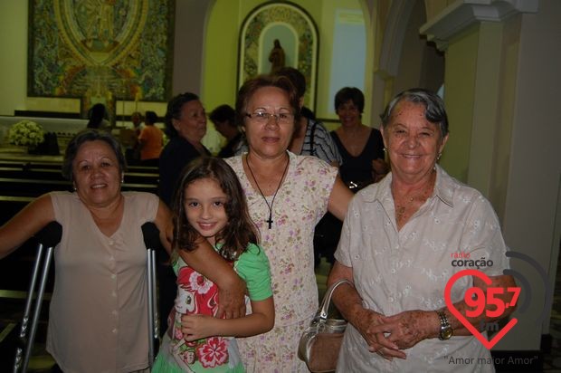 Padres Rubens e Leão Pedro celebram missa em ação de graças por aniversário