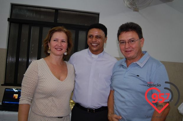 Padres Rubens e Leão Pedro celebram missa em ação de graças por aniversário