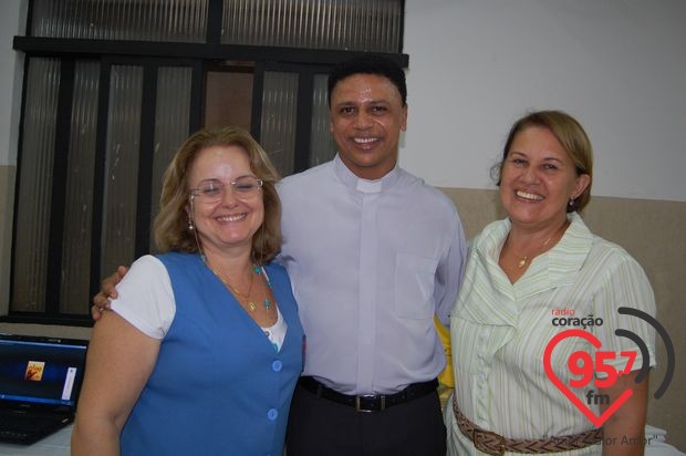 Padres Rubens e Leão Pedro celebram missa em ação de graças por aniversário