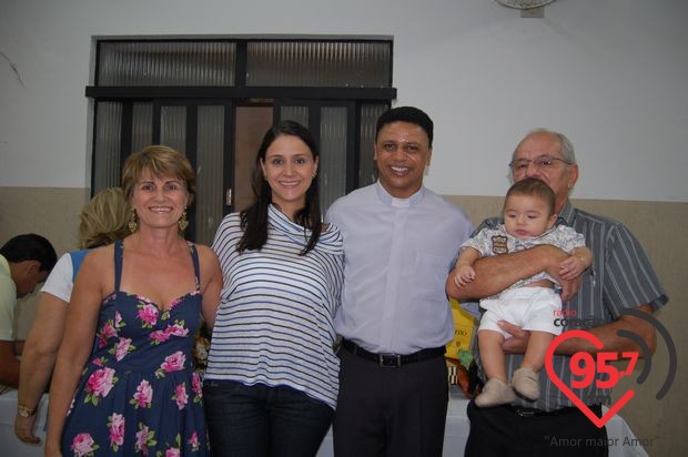 Padres Rubens e Leão Pedro celebram missa em ação de graças por aniversário