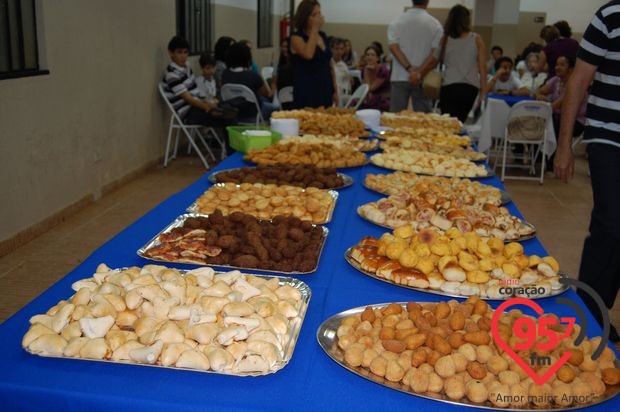 Padres Rubens e Leão Pedro celebram missa em ação de graças por aniversário