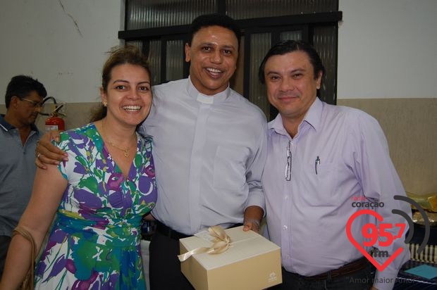 Padres Rubens e Leão Pedro celebram missa em ação de graças por aniversário