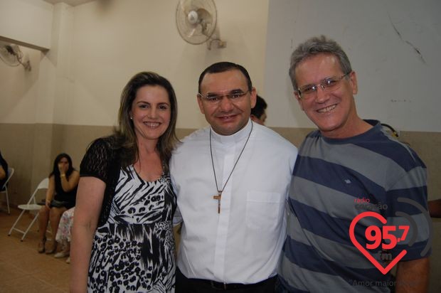 Padres Rubens e Leão Pedro celebram missa em ação de graças por aniversário