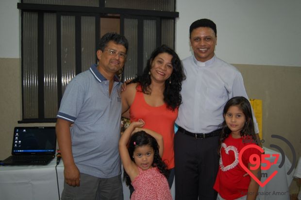 Padres Rubens e Leão Pedro celebram missa em ação de graças por aniversário