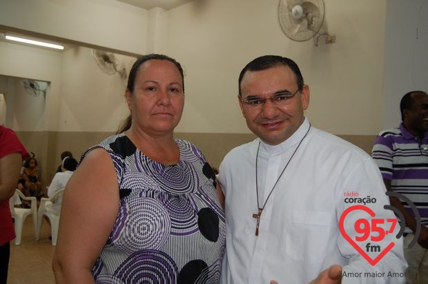 Padres Rubens e Leão Pedro celebram missa em ação de graças por aniversário