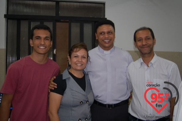 Padres Rubens e Leão Pedro celebram missa em ação de graças por aniversário