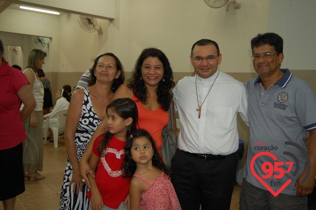 Padres Rubens e Leão Pedro celebram missa em ação de graças por aniversário