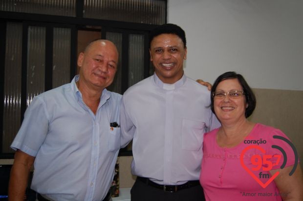 Padres Rubens e Leão Pedro celebram missa em ação de graças por aniversário
