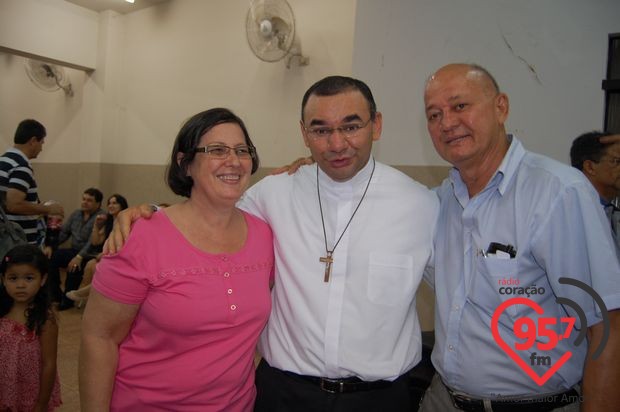 Padres Rubens e Leão Pedro celebram missa em ação de graças por aniversário