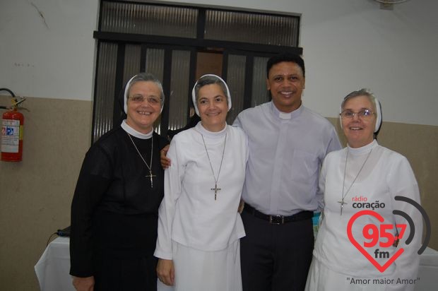 Padres Rubens e Leão Pedro celebram missa em ação de graças por aniversário