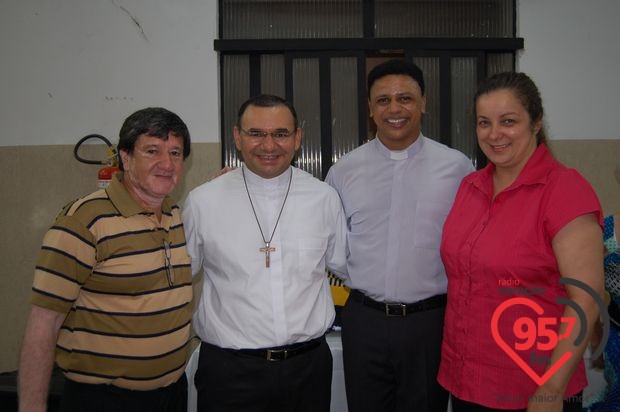 Padres Rubens e Leão Pedro celebram missa em ação de graças por aniversário