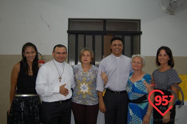 Padres Rubens e Leão Pedro celebram missa em ação de graças por aniversário
