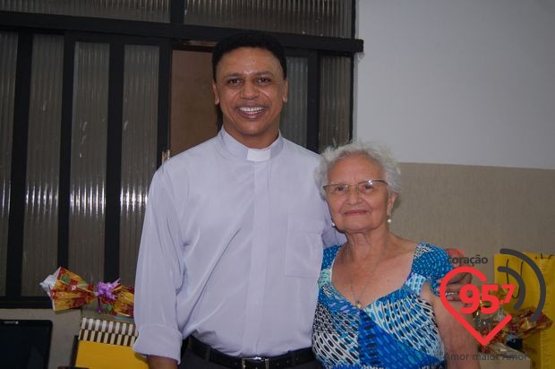 Padres Rubens e Leão Pedro celebram missa em ação de graças por aniversário