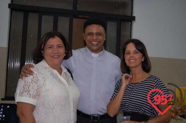 Padres Rubens e Leão Pedro celebram missa em ação de graças por aniversário