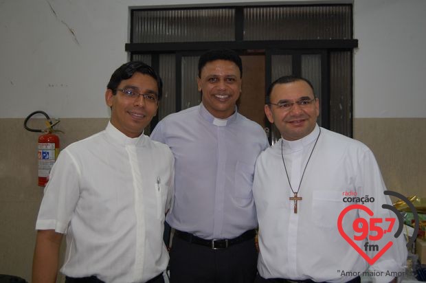 Padres Rubens e Leão Pedro celebram missa em ação de graças por aniversário