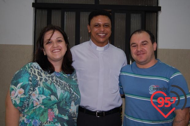 Padres Rubens e Leão Pedro celebram missa em ação de graças por aniversário