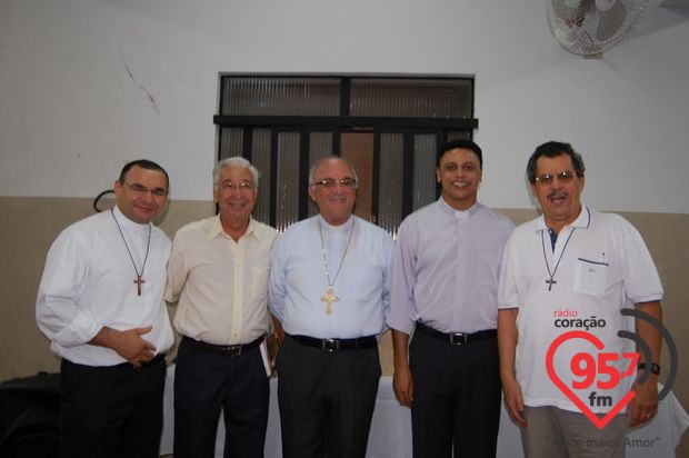 Padres Rubens e Leão Pedro celebram missa em ação de graças por aniversário