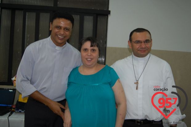 Padres Rubens e Leão Pedro celebram missa em ação de graças por aniversário