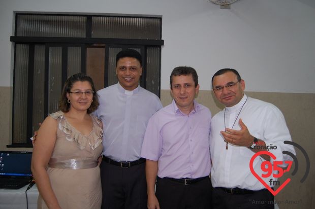 Padres Rubens e Leão Pedro celebram missa em ação de graças por aniversário