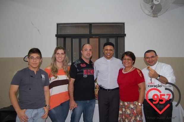 Padres Rubens e Leão Pedro celebram missa em ação de graças por aniversário