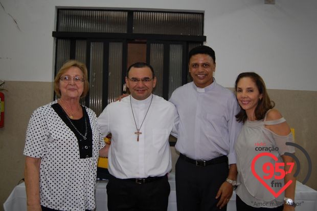 Padres Rubens e Leão Pedro celebram missa em ação de graças por aniversário