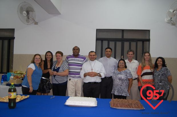 Padres Rubens e Leão Pedro celebram missa em ação de graças por aniversário