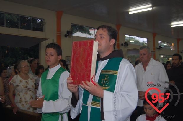 Freis Agnaldo e Eterson tomam posse como novos párocos