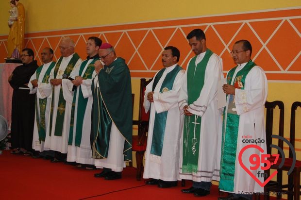 Freis Agnaldo e Eterson tomam posse como novos párocos