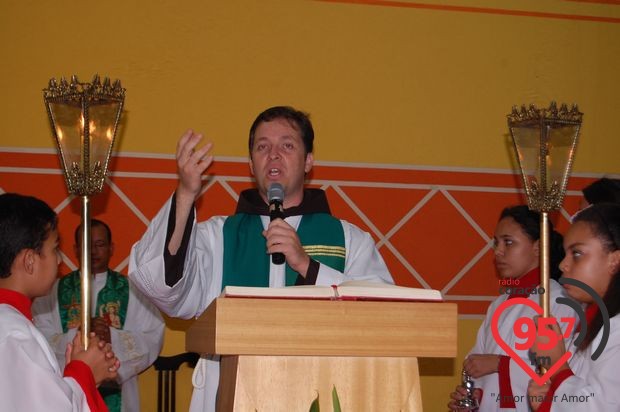 Freis Agnaldo e Eterson tomam posse como novos párocos