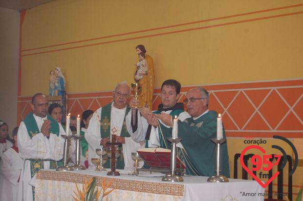 Freis Agnaldo e Eterson tomam posse como novos párocos