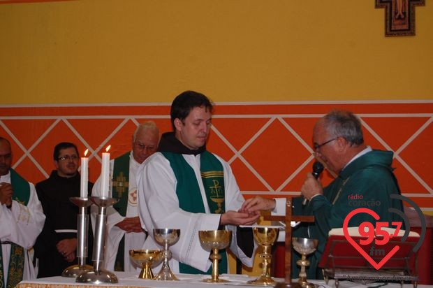 Freis Agnaldo e Eterson tomam posse como novos párocos