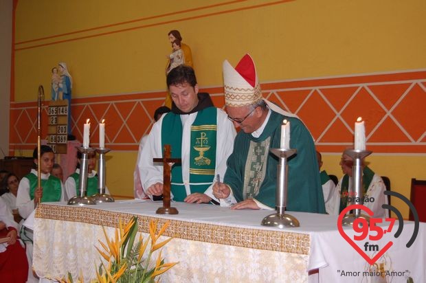 Freis Agnaldo e Eterson tomam posse como novos párocos