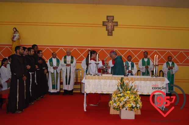 Frei Eterson toma posse como novo pároco em Dourados