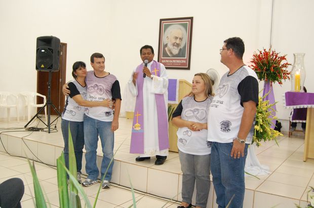 Casais renovam os valores do matrimônio em acampamento