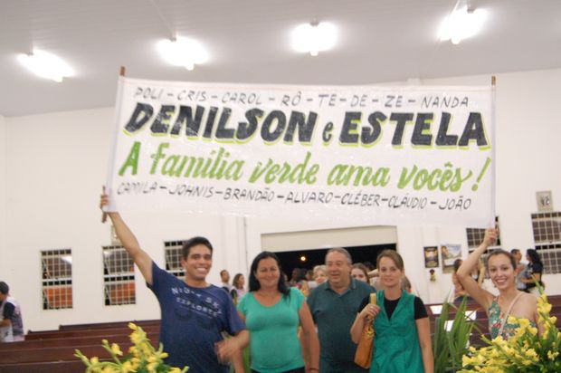 Casais renovam os valores do matrimônio em acampamento