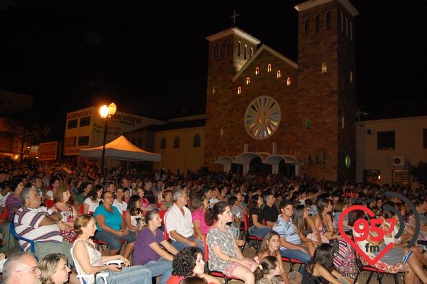 Arthur Moreira Lima emociona douradenses na Praça Antônio João