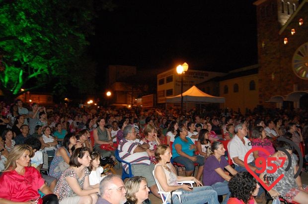 Arthur Moreira Lima emociona douradenses na Praça Antônio João