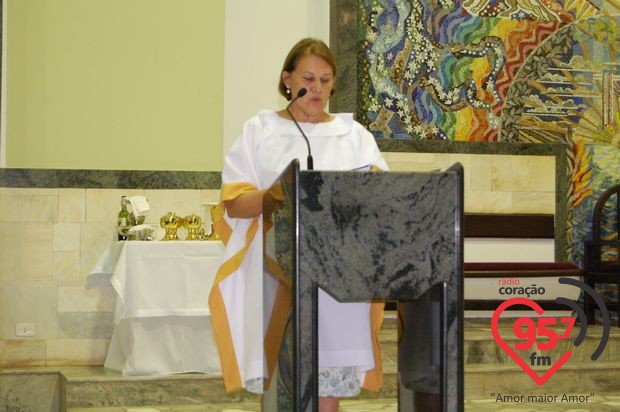 Dom Redovino celebra aniversário com missa em ação de graças