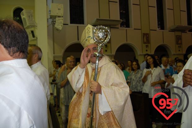 Dom Redovino celebra aniversário com missa em ação de graças